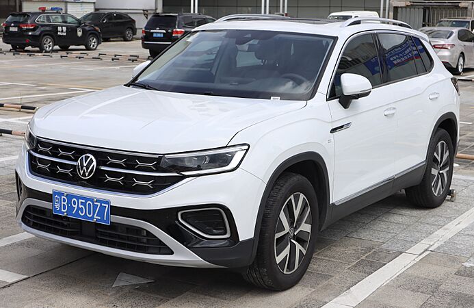 2023 FAW-Volkswagen Tayron 300TSI (facelift, front)