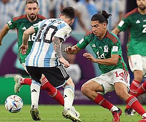 Argentina vs mexico messi vs erick gutierrez (cropped).jpg