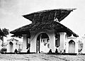 COLLECTIE TROPENMUSEUM Ingang van het paleis van de sultan van Ternate TMnr 60018584