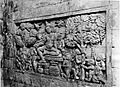 COLLECTIE TROPENMUSEUM Reliëf in het interieur van de tempel Tjandi Mendoet achterin rechts bij de ingang. TMnr 60004715