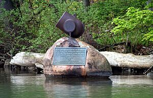 Gen Clinton's Dam Monument