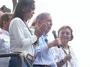 Machado y González protestando contra el fraude presidencial en Venezuela de 2024