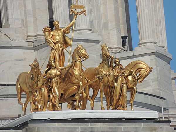 Minnesota State Capitol golden quadriga