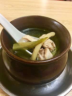 Nanchang jar soup with chicken and pitaya flower