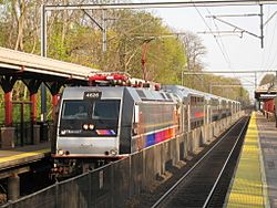 New Jersey Transit ALP-46 4626 leads Train 3270 into Middletown Station