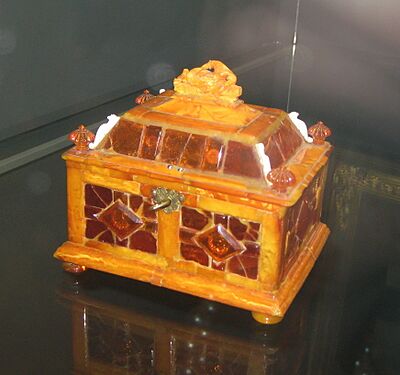 Original Amber Room's remains - chest (17 c., Hermitage) 01