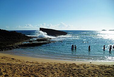 Playa La Poza del Obispo - Arecibo, Puerto Rico - panoramio (1)