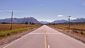 Ruta desde Cholila al Parque Nacional Los Alerces, Chubut, Argentina.