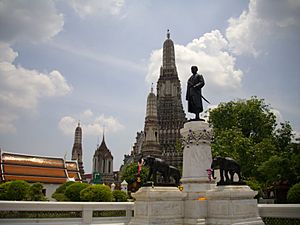 Statue of King Rama II at Wat Arun