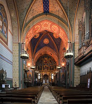 (Agen) Cathédrale Saint-Caprais - Vue de la nef et du choeur