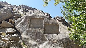 سنگ نبشته گنج نامه همدان