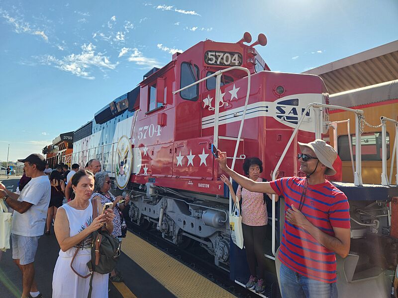 ATSF EMD SD45-2 -5704 23-09-10