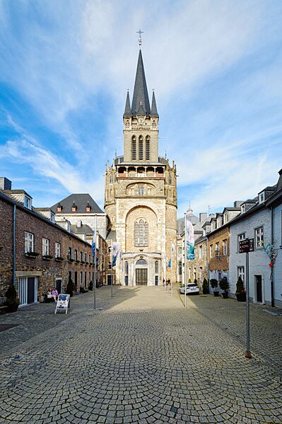 Aachener Dom Westansicht