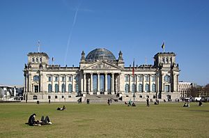 Berlin Reichstag BW 2.jpg