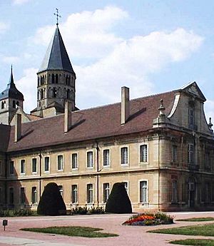 Cluny-Abtei-Ostfluegel-mtob