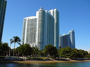 The southern end of Edgewater, showing the new developments 1800 Club (center) and Paramount Bay at Edgewater Square (right).