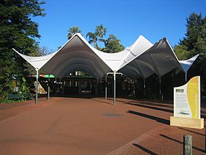 Perth Zoo entrance.jpg
