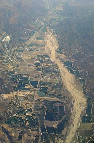 Santa-Clara-River-Valley-with-Piru-Aerial-from-west-August-2014 (cropped)