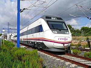Serie 121 de Renfe llegando a Roda de Bará
