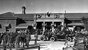 StateLibQld 1 205408 Warwick Railway Station during the visit from His Royal Highness, Edward, Prince of Wales, 1920