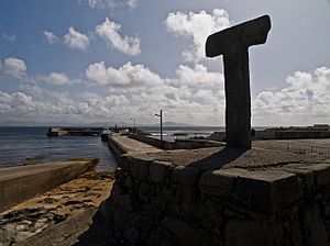 Tau Cross and West Pier, Toraigh - geograph.org.uk - 1437370