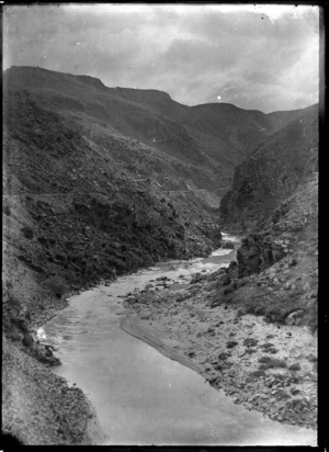 View of a railway line winding along the hills above the Taieri River, circa 1926 ATLIB 311897