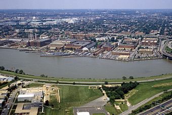 Washington Navy Yard aerial view 1985.jpg