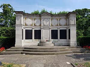 Wood Green War Memorial 20170706 131924 (49368979152)
