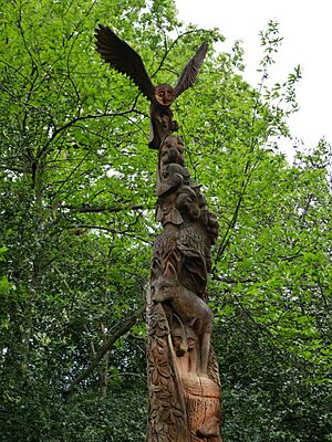 Animal Pole Carving at Lesnes Abbey Woods
