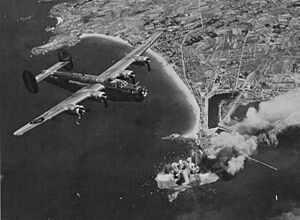 Bombardement du Grand Bé par des B-24 Liberators de la 8th Air Force américaine en août 1944.