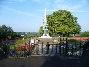 Bromley War Memorial - geograph.org.uk - 2561383.jpg