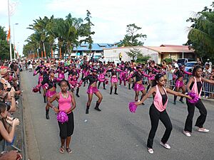 Carnaval à Kourou Danseuses en rose