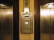 Cincinnati-ohio-carew-tower-elevator-lobby