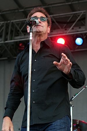 Huey Lewis and the News 2013 (9138277688).jpg