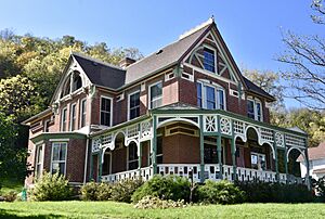 J.C. stemmed House