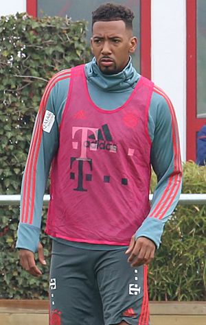 Jerome Boateng Training 2019-04-10 FC Bayern Muenchen-2 (cropped).jpg