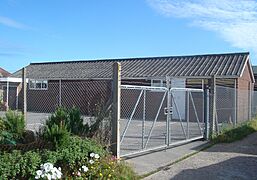 Kingdom Hall of Jehovah's Witnesses, Wembley Avenue, Lancing (July 2009) (3)