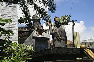 LT32 (1) Monument des roi d'akwa