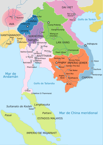 Kingdom of Lan Xang (green) in 1400 CE