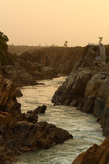 Narmada River Jabalpur India.jpg