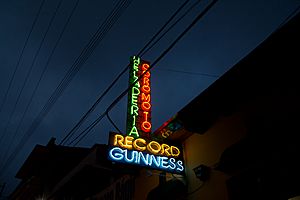 Neon sign at Heladería Coromoto