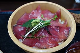 Rice topped with tuna and bonito sashimi (28970008686)