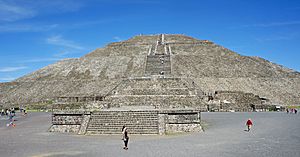 Sun Pyramid 05 2015 Teotihuacan 3304.JPG