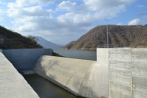 Vertedero - Presa El Cercado - Proyecto Río Ranchería ( La Guajira - Colombia)