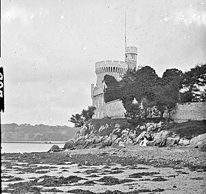 "Unidentified castle on seashore" is Blackrock Castle (35395315222)