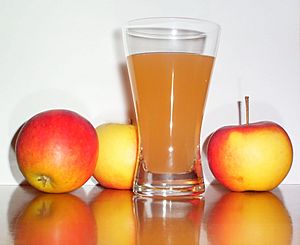 Apple juice with 3apples