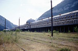 Gare internationale de Canfranc - le côté du quai français (1994) (1)