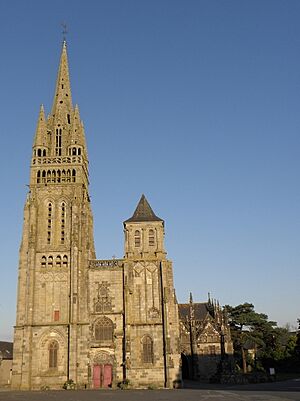 Le Folgoët (29) Basilique 01