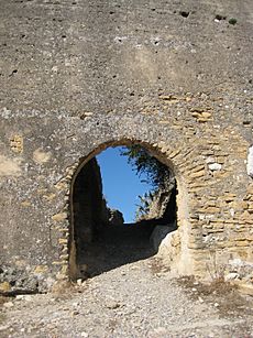 Porta d'accés al Castell de Cervera del Maestrat
