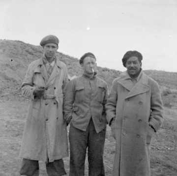 Unknown (l.), John Robinson and Langston Hughes, Fuentes Oct 1937 Edit